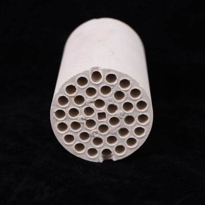 密度375〜3.9グラム/立方センチメートル アルミオキシド セラミック 3000MPa以上の圧縮強度 200〜400MPaの折りたたみ強度