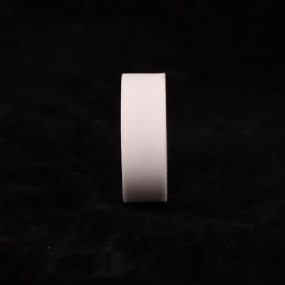 引張強度200～400MPa、ヤング率200～400GPa、圧縮強度3000MPa以上のアルミナセラミックス。重工業向け。