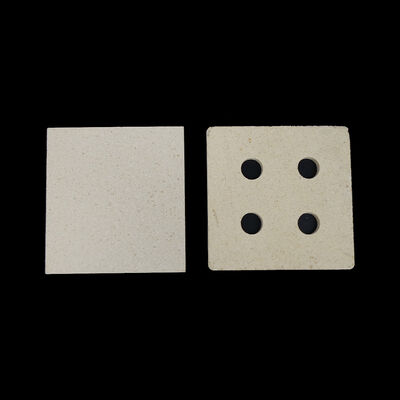 耐熱衝撃性と長寿命のために設計された、白色コーディエライト-ムライト製の窯棚、焼成棚