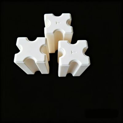 密度 3.75-3.9g/cm³ アルミナセラミック、ヤング率 200-400 GPa、圧縮強度 3000 MPa 以上、過酷な産業用途向け