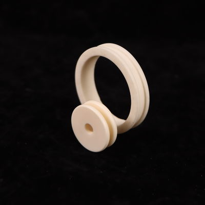 圧縮強度 3000 MPa 高誘電率 9.6 硬度 9 Mohs のアルミナセラミックス