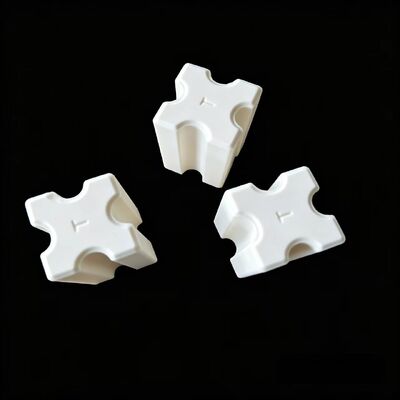 密度 3.75-3.9g/cm³ アルミナセラミック、ヤング率 200-400 GPa、圧縮強度 3000 MPa 以上、過酷な産業用途向け